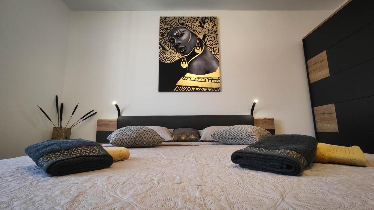Gold And Silver Apartment Zára Kültér fotó