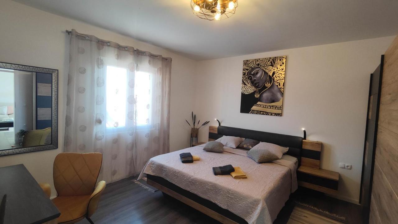 Gold And Silver Apartment Zára Kültér fotó